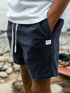 Scopri lo stile senza sforzo e il comfort che dura tutto il giorno con gli Shorts in Poliestere Velouré™!