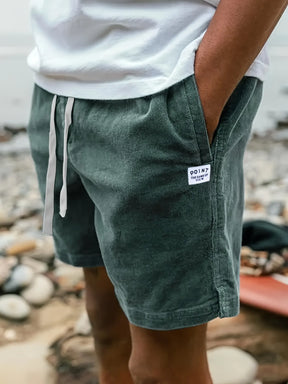 Scopri lo stile senza sforzo e il comfort che dura tutto il giorno con gli Shorts in Poliestere Velouré™!