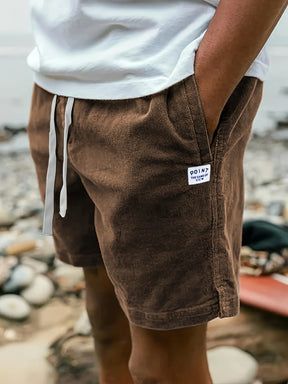 Scopri lo stile senza sforzo e il comfort che dura tutto il giorno con gli Shorts in Poliestere Velouré™!